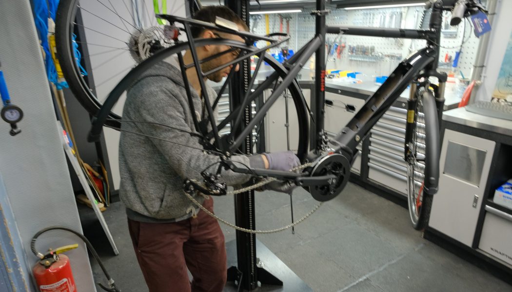 Esprit vélo Paris Atelier de Réparation Remplacement Roue et Chaine